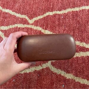 NWOT Illesteva hard-sided sunglasses case